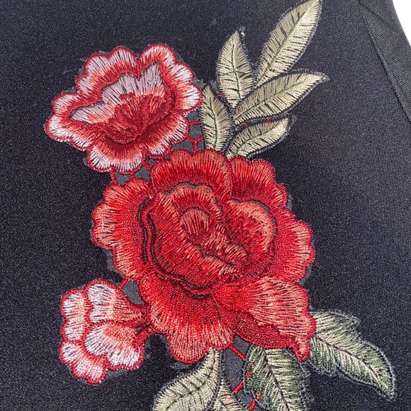 Boohoo Embroidered Crop Top - Picture 4 of 4